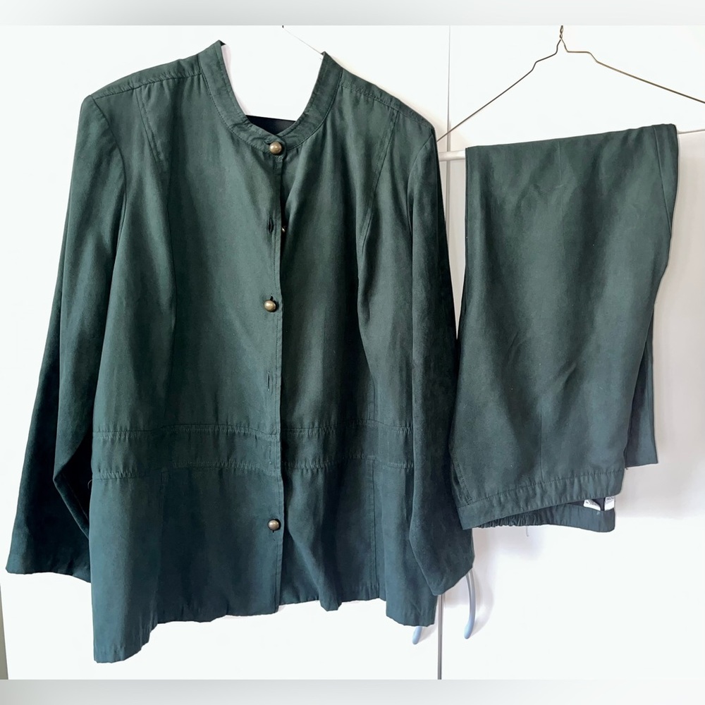 Erin London 2-Piece Green Women’s Size 2X Faux Suede Pantsuit - EXCELLENT COND.